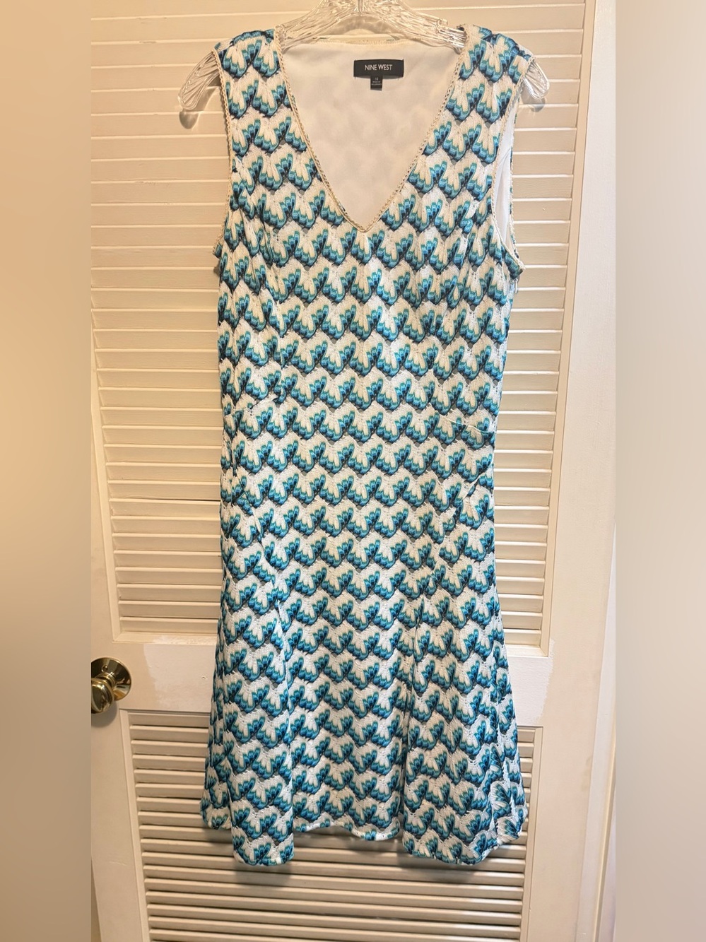 Nine West Sleeveless V-Neck Textured Blue & White Pattern Dress